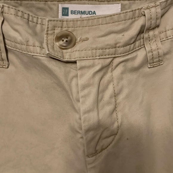 👚(bundle 4 items w/👚for $16)
. Bermuda shorts by GAP - Picture 2 of 11